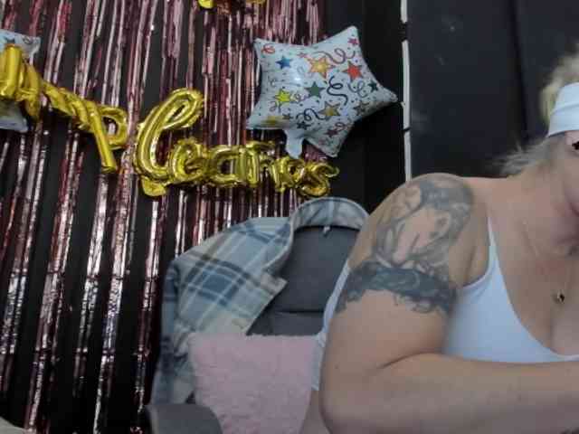 viktoria-davis viktoria-davis