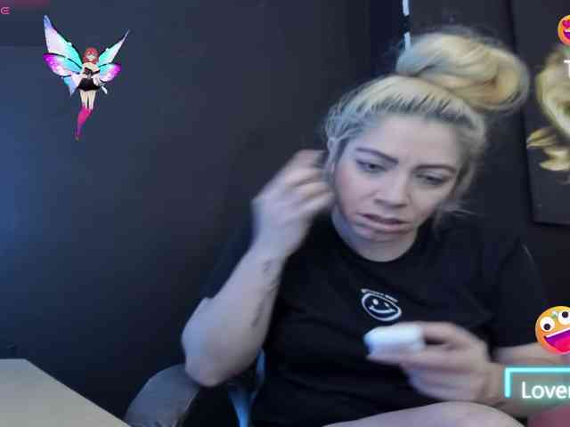 viktoria-davis viktoria-davis