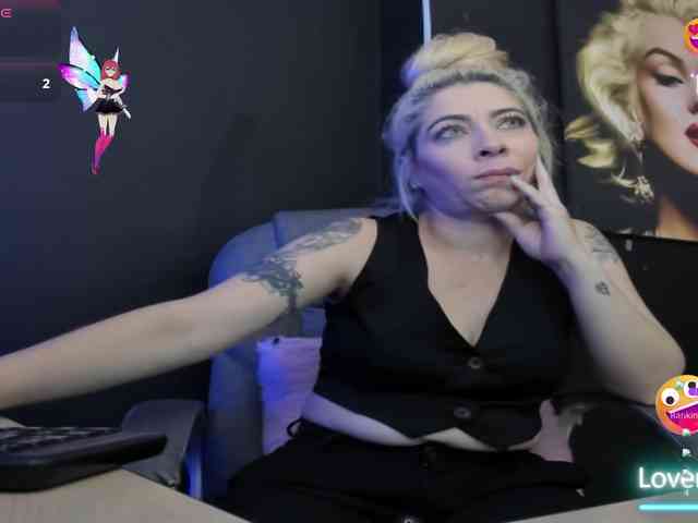 viktoria-davis viktoria-davis