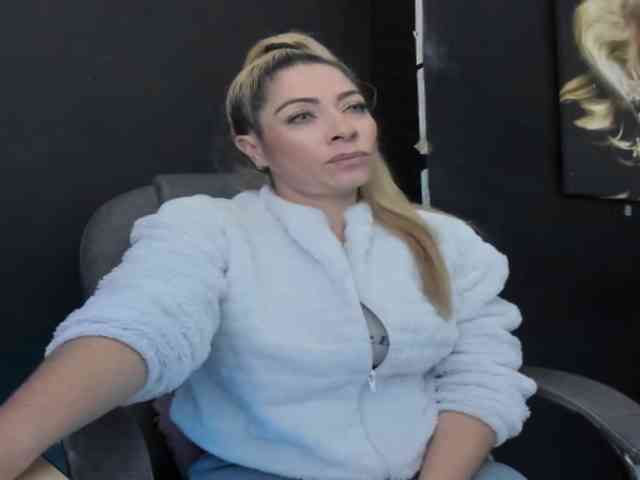 viktoria-davis viktoria-davis