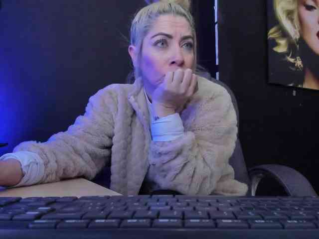 viktoria-davis webcam