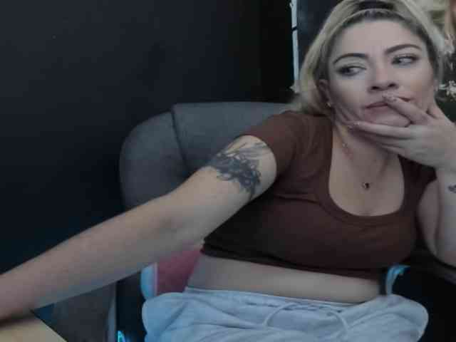 viktoria-davis viktoria-davis