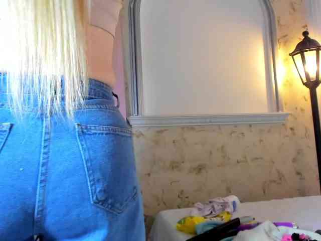 viktoria-davis viktoria-davis