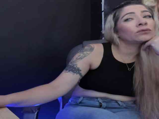 viktoria-davis viktoria-davis