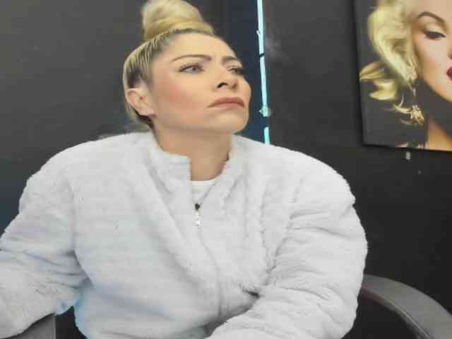 viktoria-davis viktoria-davis