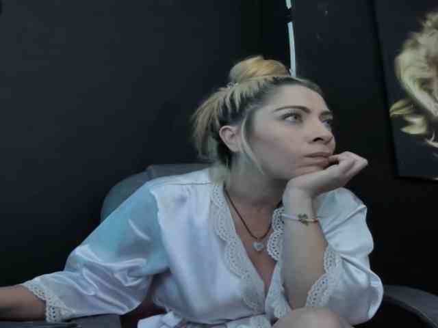 viktoria-davis webcam