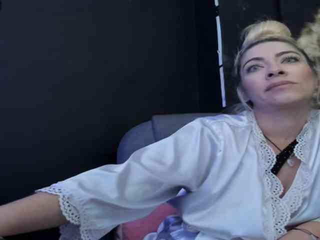 viktoria-davis webcam