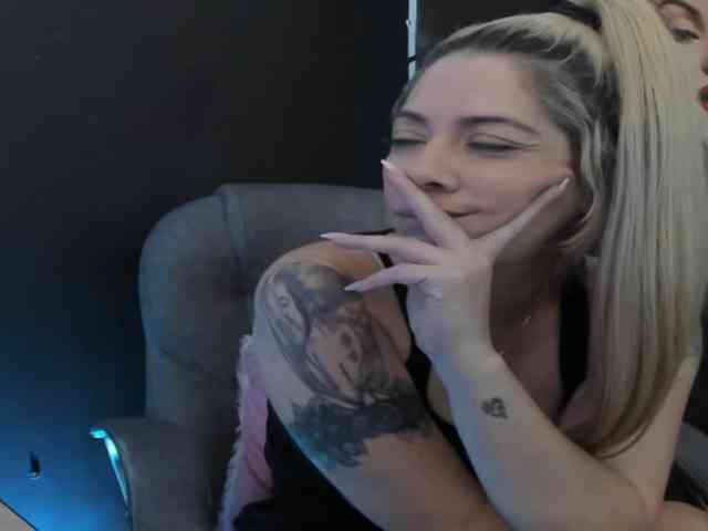 viktoria-davis viktoria-davis