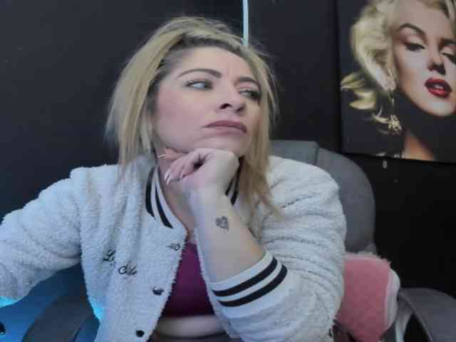 viktoria-davis Live Webcam on BongaCams