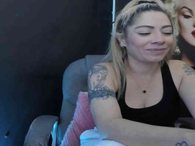 viktoria-davis viktoria-davis