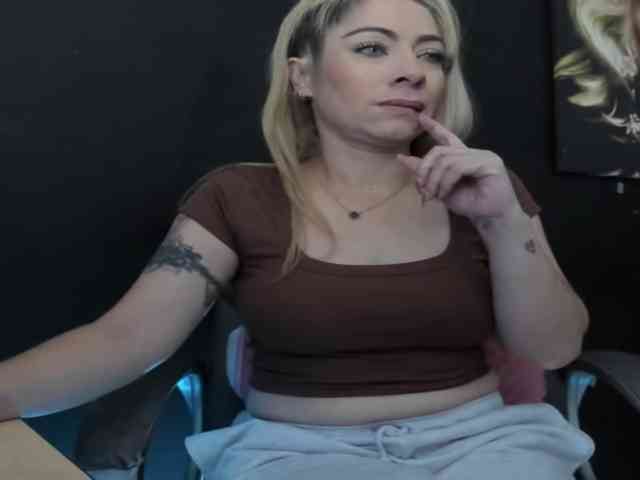 viktoria-davis viktoria-davis