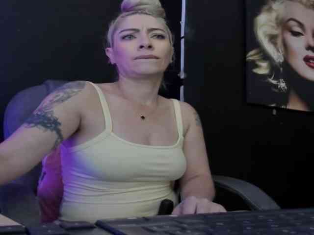 viktoria-davis webcam