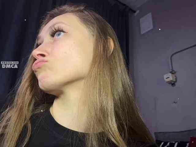 cutemilana_sw webcam