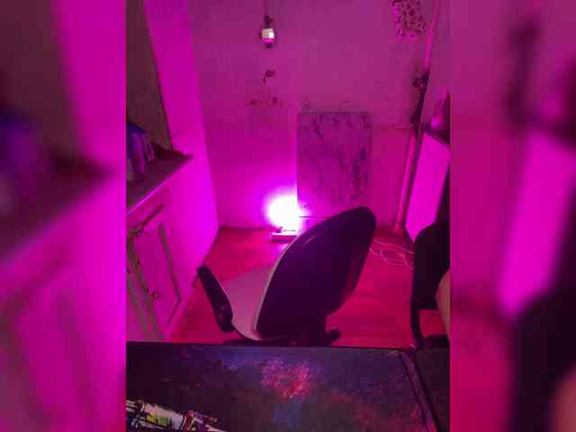 cutemilana_sw webcam