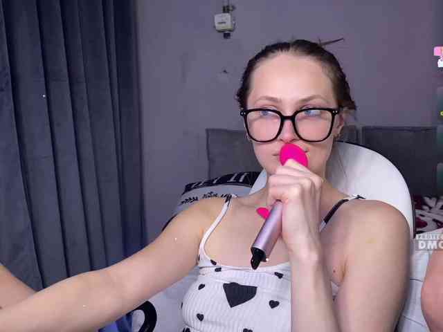 cutemilana_sw webcam