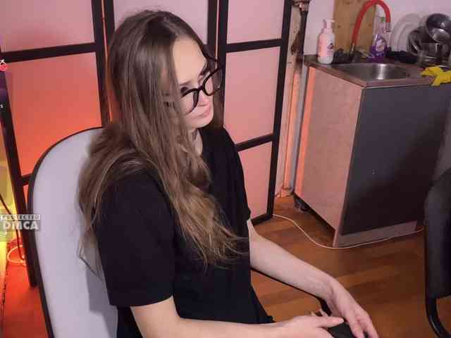 cutemilana_sw webcam