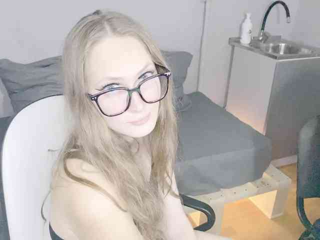 cutemilana_sw webcam