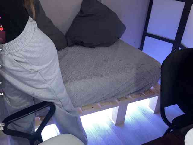 cutemilana_sw webcam