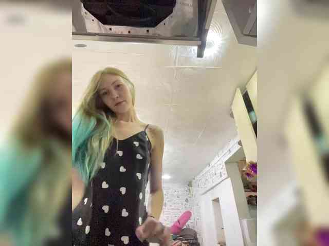 LolaShyLove