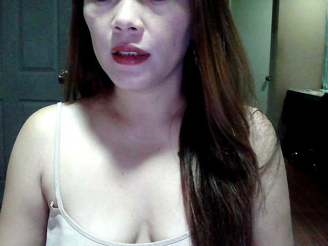 Wildhotsinglemom69's BongaCams show and profile