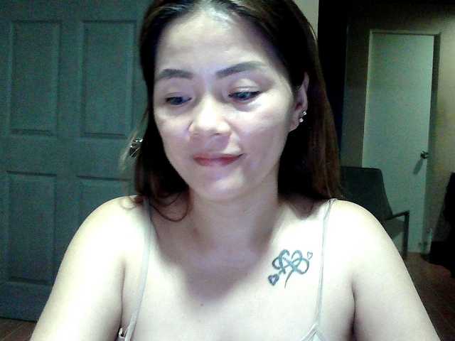 Wildhotsinglemom69's BongaCams show and profile