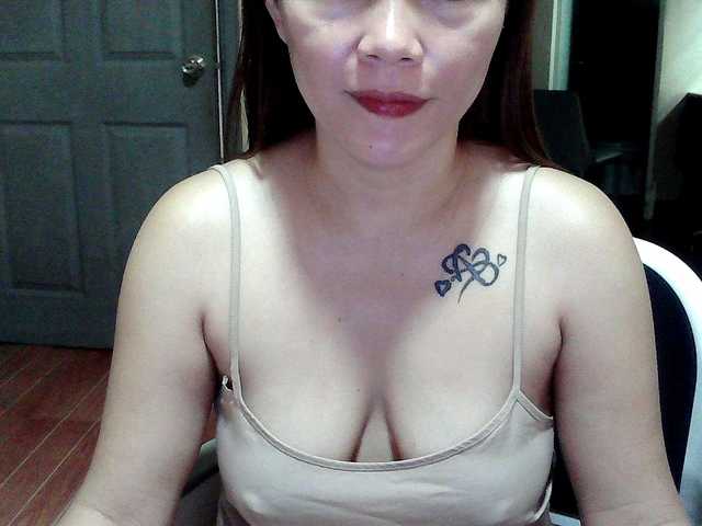 Wildhotsinglemom69's BongaCams show and profile