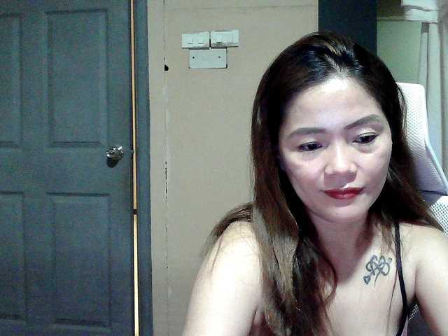 Wildhotsinglemom69's BongaCams show and profile