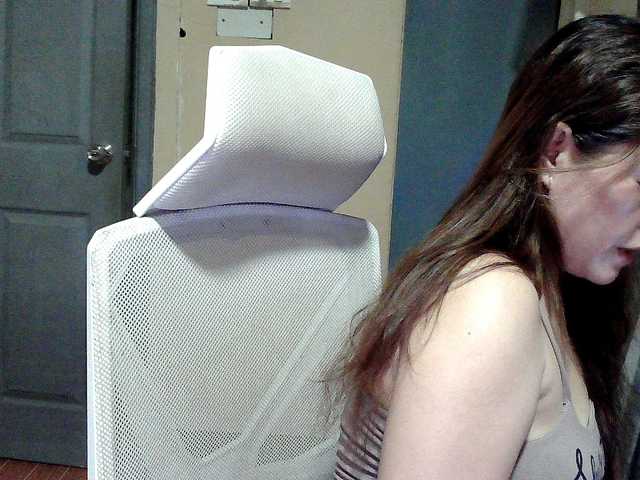 Wildhotsinglemom69 from BongaCams is Freechat