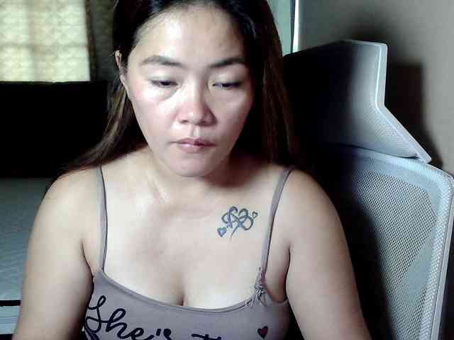 Wildhotsinglemom69