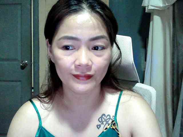 Wildhotsinglemom69 webcam