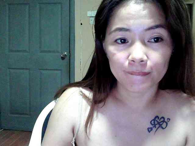 Wildhotsinglemom69 webcam