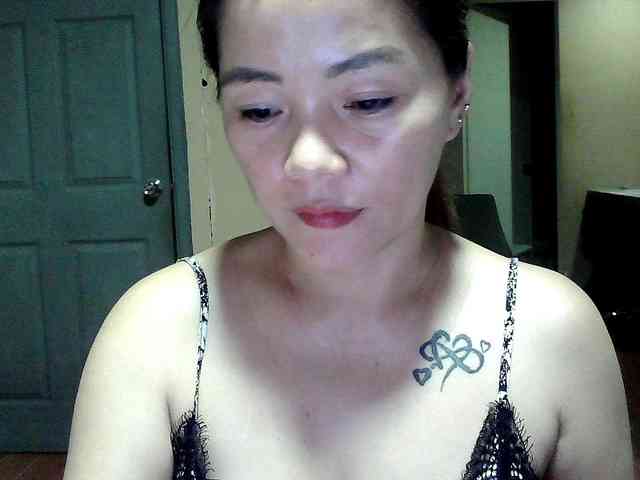 Wildhotsinglemom69 webcam