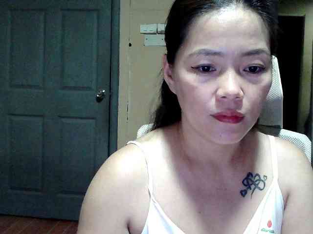 Wildhotsinglemom69 webcam