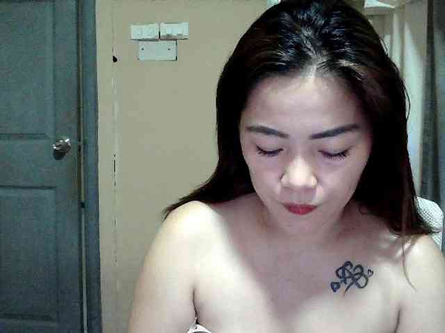 Wildhotsinglemom69 webcam