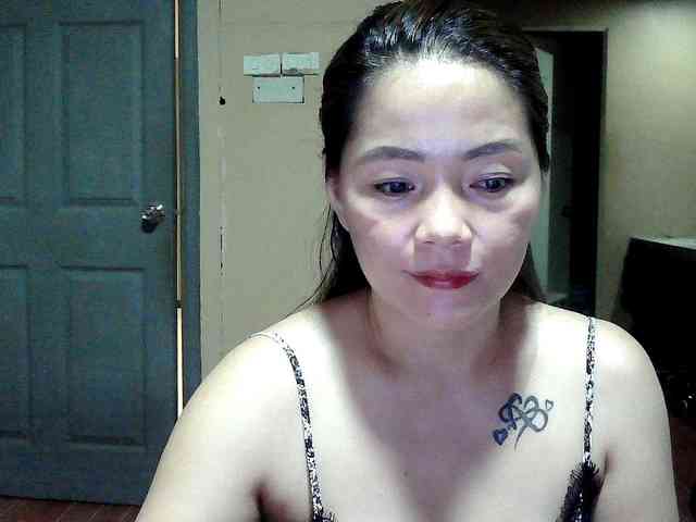 Wildhotsinglemom69 webcam