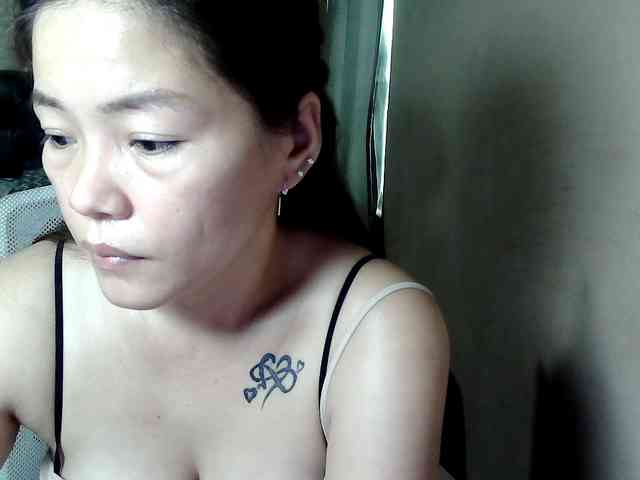 Wildhotsinglemom69 webcam