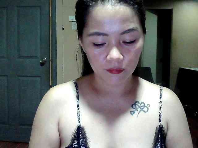 Wildhotsinglemom69 webcam