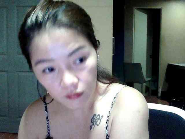 Wildhotsinglemom69 webcam