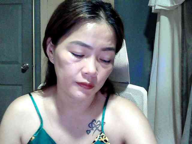 Wildhotsinglemom... Live Webcam on BongaCams