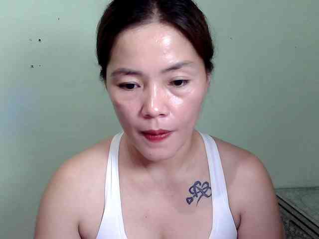 Wildhotsinglemom69 webcam