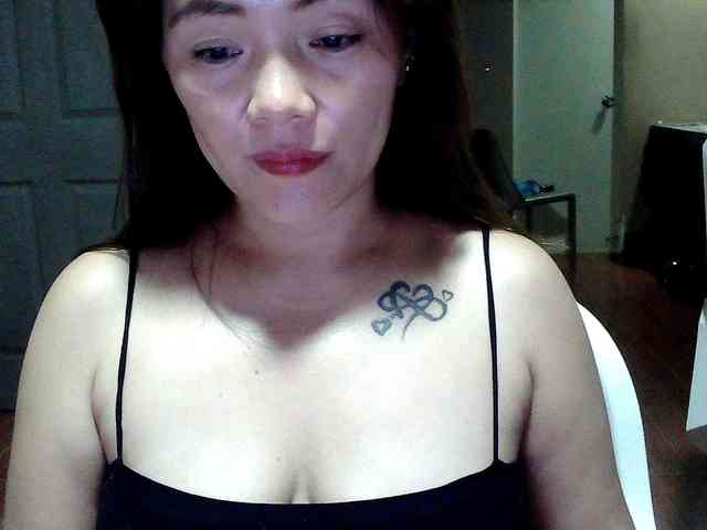 Wildhotsinglemom69 webcam