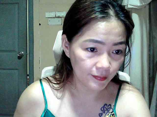 Wildhotsinglemom69 webcam