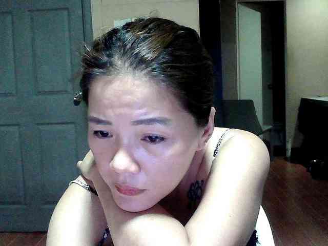 Wildhotsinglemom69 webcam