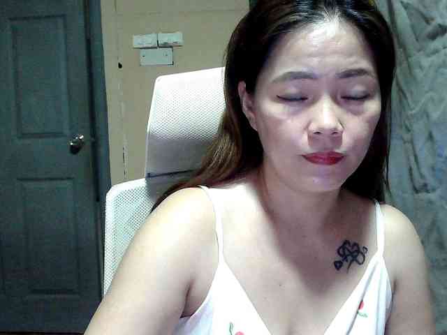 Wildhotsinglemom69 webcam