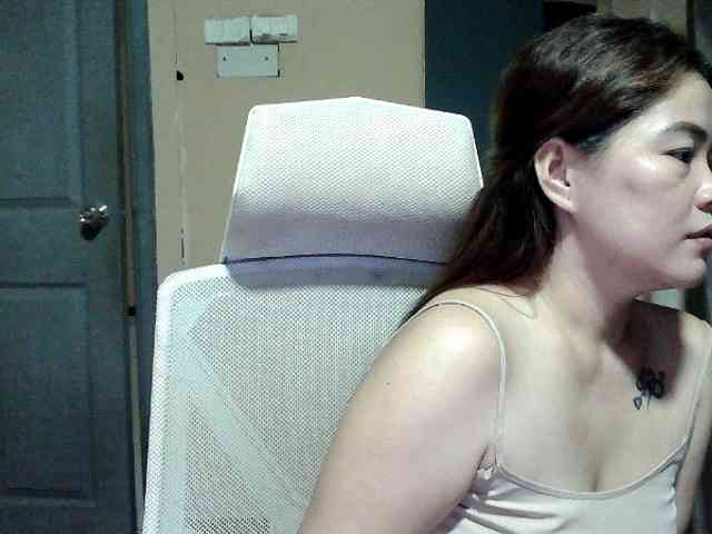 Wildhotsinglemom69 webcam