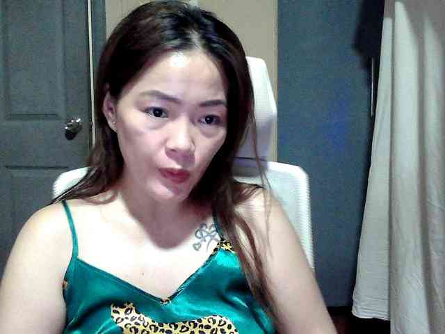 Wildhotsinglemom69 webcam