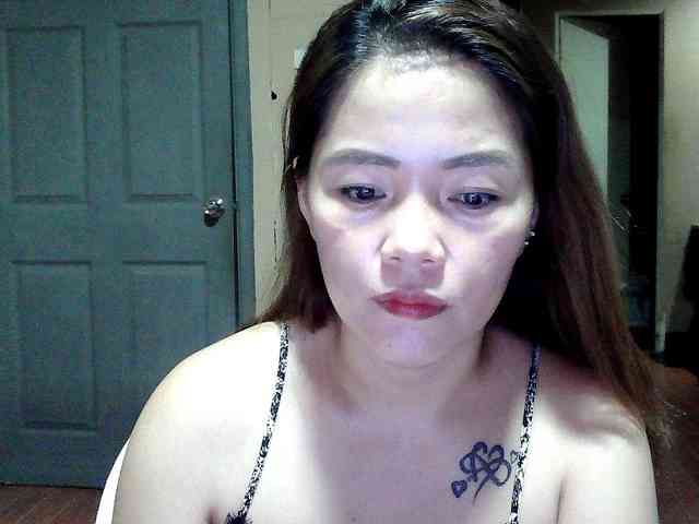 Wildhotsinglemom69 webcam