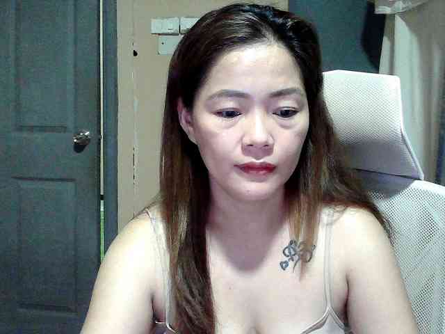 Wildhotsinglemom69 webcam