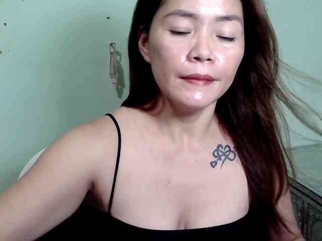 Wildhotsinglemom... Live Webcam on BongaCams