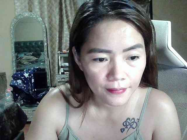 Wildhotsinglemom69 webcam